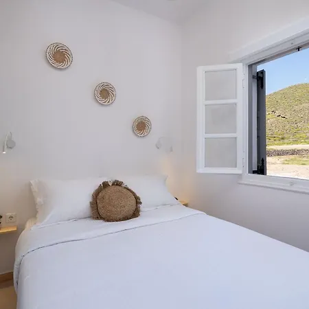 Red Beach Harmony Suites Sotiria Akrotiri  Exterior photo